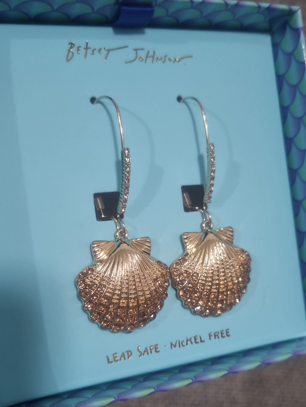 BETSEY JOHNSON Mermaid Jewels Seashell Drop Earrings - Picture 8 of 12